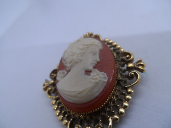 Vintage Lady Cameo Brooch - image 3