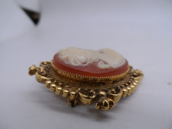 Vintage Lady Cameo Brooch - image 5