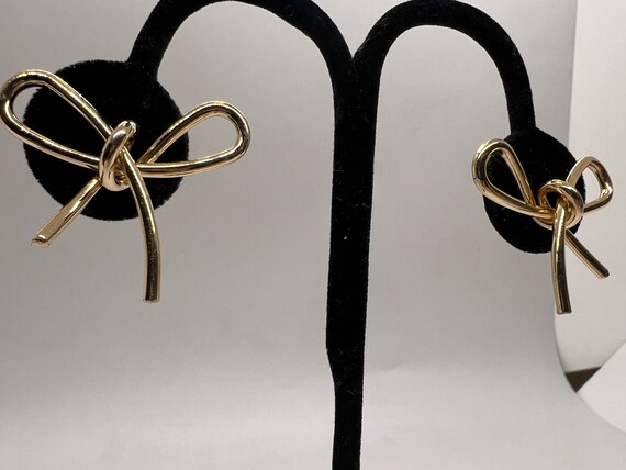 Vintage Gold Tone Bow Earrings - image 3