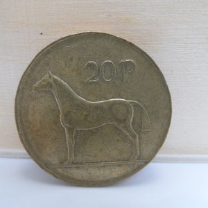 Ireland 20 Pence Horse/Harp Copper/Brass, Vintage Irish Currency, Perfect for Coin Ring