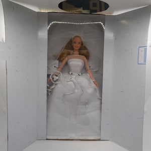 Vintage 1999 Blushing Bride Barbie