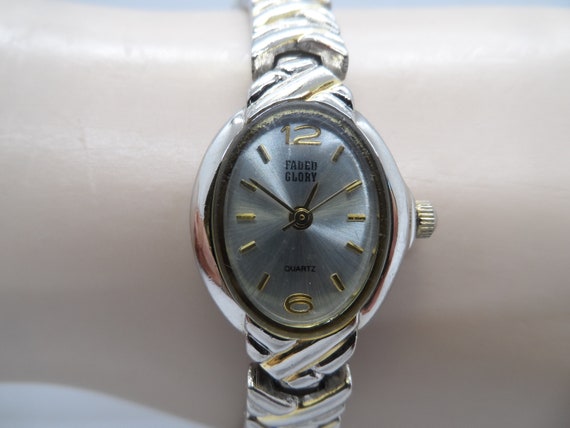 Vintage Faded Glory FG92283 Oval Dial Japan Movement 1980's Ladies Watch 