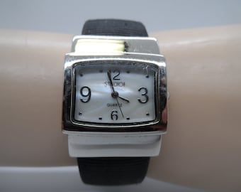 Vintage Studio Cuff Bracelet Ladies Quartz Watch Model 138PC21, Japan Quartz Movement 1980's