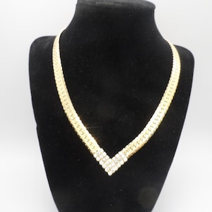 Vintage Gold Tone Cocktail Necklace With 19 Crystal Accents, 18"
