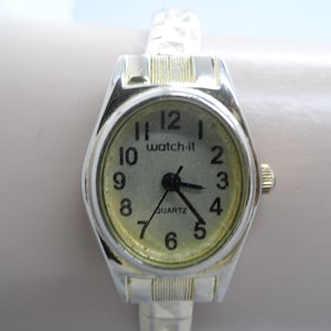 vintage Watch It Ladies Watch MLN3009 098 PC21 Japan Quartz Movement, Gold Tone w/ Oval Numeric Dial, Gold Tone Flex Band