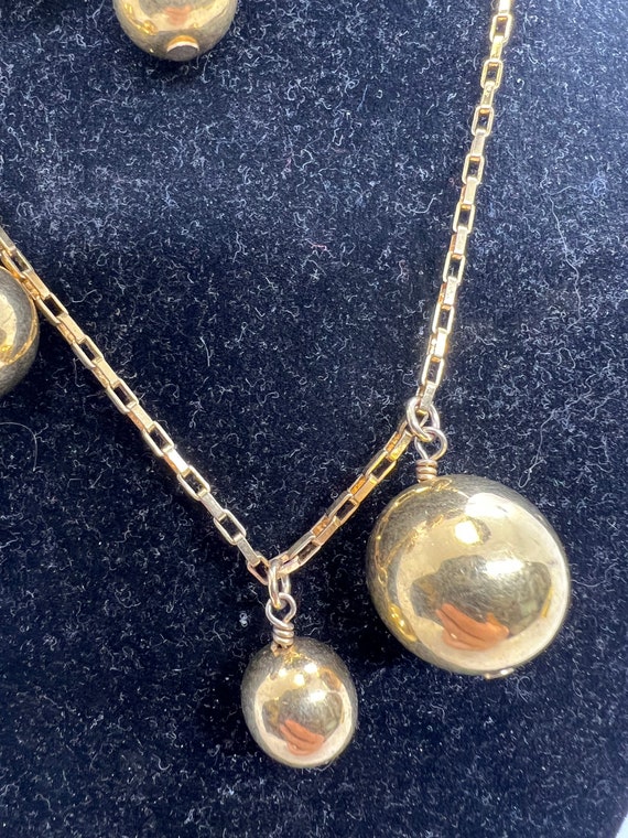 Vintage Gold Tone Necklace with Spheres - image 3