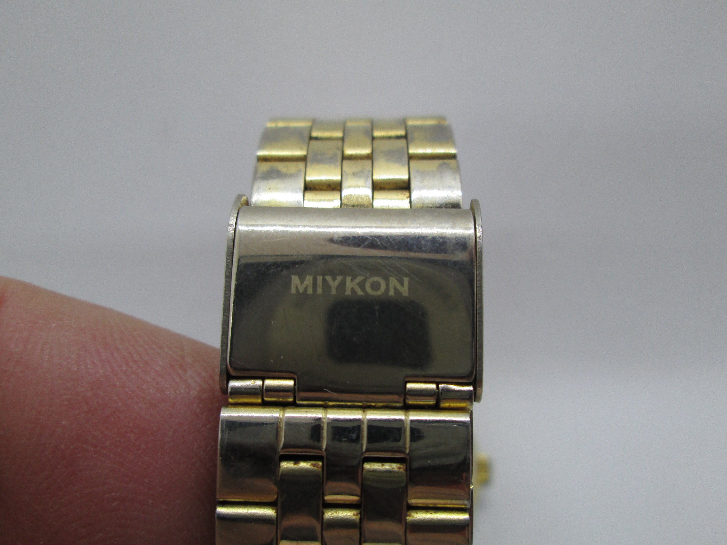 Vintage Miykon cristal prueba de agua hombres tono oro reloj de