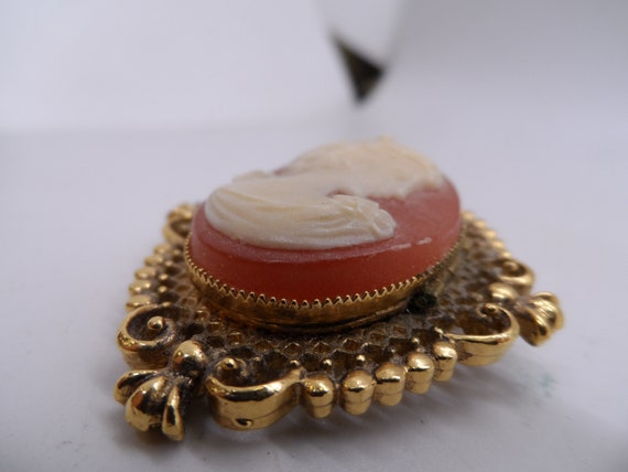 Vintage Lady Cameo Brooch - image 4