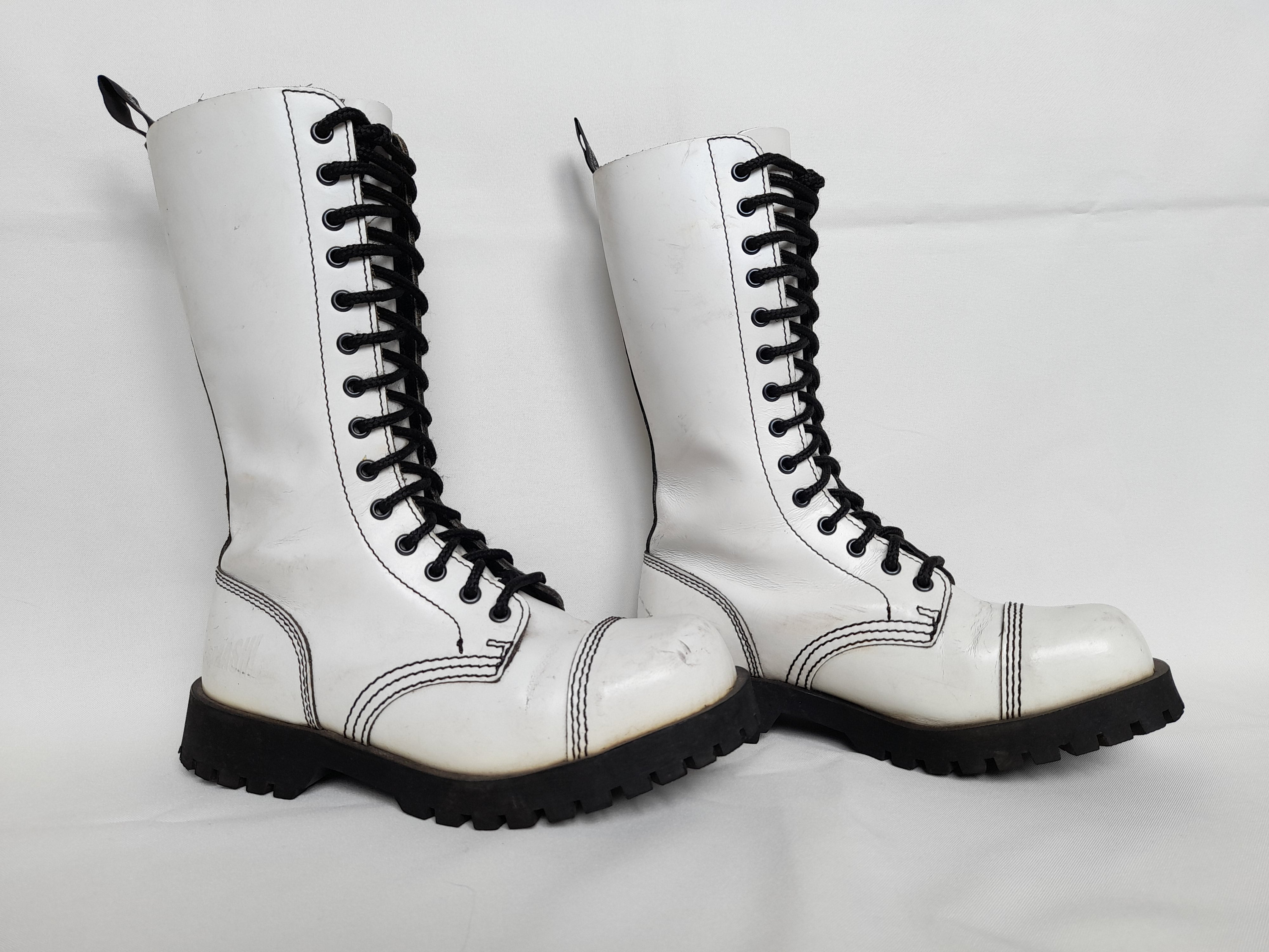 14 eye combat boots