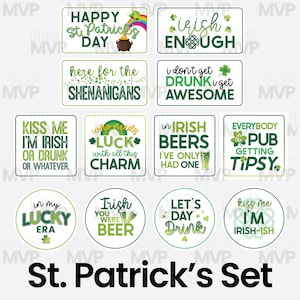 Puede incluir: Un conjunto de letreros y pegatinas con el tema del Día de San Patricio en verde y blanco. Los diseños rectangulares y circulares presentan frases como "Happy St. Patrick's Day", "Irish Enough" y "Kiss Me I'm Irish".