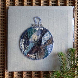 Biglietto di Natale fatto a mano con palline - medio, patchwork blu