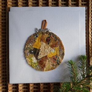 Biglietto di Natale fatto a mano con palline - medio, patchwork dorato