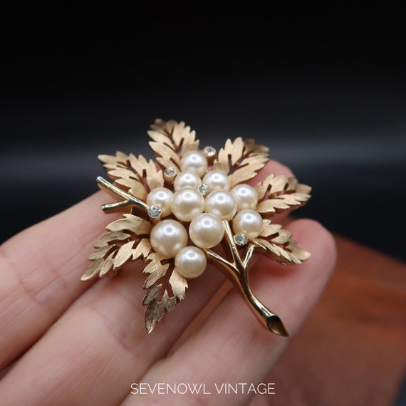 Vintage Signed Trifari Faux Pearl Maple Leaf Broo… - image 4