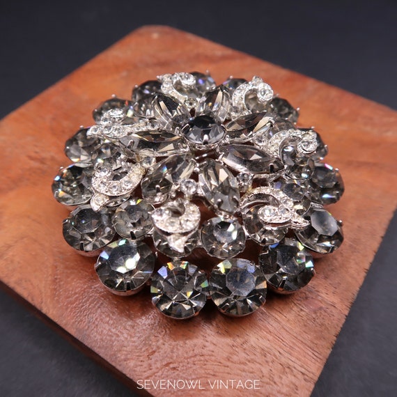 Vintage Weiss Signed Smoky Rhinestone Brooch - image 1