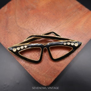 Vintage Signed Trifari Black Enamel Eye Wear Glass Brooch Pin