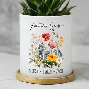 Personalized Aunt's Garden Flower Pot, Custom Floral Plant Pot with Names, Aunt Gift