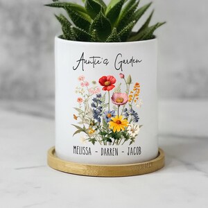 Personalized Aunt's Garden Flower Pot, Custom Floral Plant Pot with Names, Aunt Gift