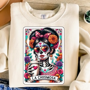 La Chismosa Tarot-Karte PNG, lustiges mexikanisches Hemd, spanischer Becher, Skelett png, Catrina png, Tarot-Karten-Shirt, Sublimationsbecher png - T01