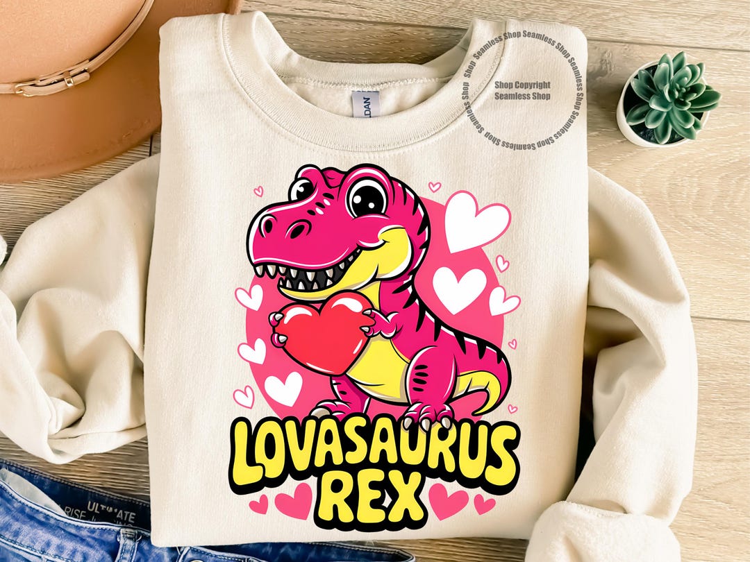 Dinosaurio PNG de San Valentín, lindo T-Rex rosa sosteniendo un corazón ...