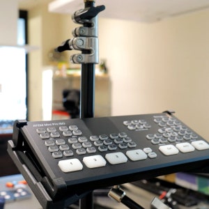Four claws mount that grab &quot;Blackmagic Design ATEM Mini&quot; with 1/4 or 5/8 screw, Arcaswiss plate