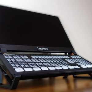 Support combiné pour la série « Blackmagic Design ATEM Mini Extreme » et l'écran LCD fin