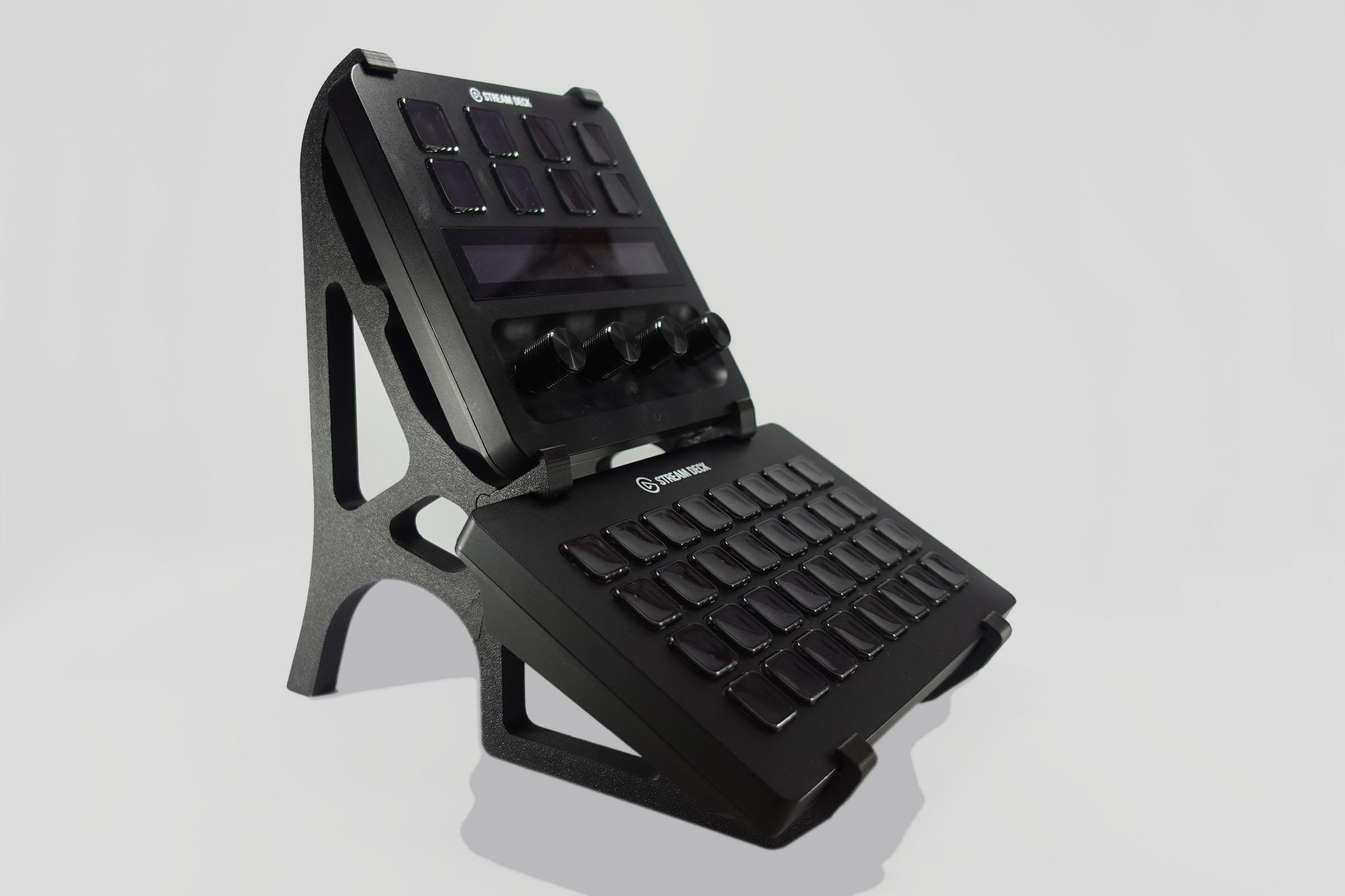 Elgato STREAMDECK PlusおよびXL 32キーユニットを垂直に設置するため 