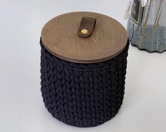 Organizador de baño con tapa, soporte para discos de algodón y contenedor para bastoncillos de algodón.