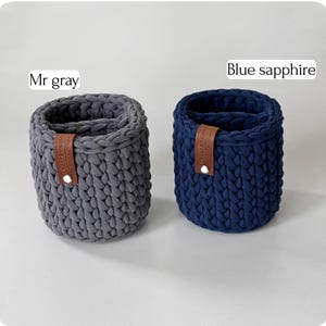 A soft stand for glasses is knitted from T-shirt yarn. At the same time, it is durable and holds its shape well. Suitable for two pairs of glasses. You can choose with or without separator. Features a leather tag that can be personalized.
