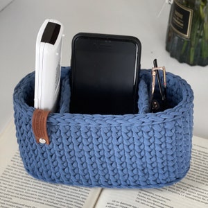 Porte-lunettes 3 compartiments, support pour téléphone, rangement pour télécommande de télévision, panier à lunettes souple, organiseur de chevet ou de bureau. Cadeau pour le professeur ou les parents.