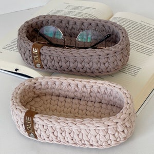 Eyeglass tray (1 piece), soft horizontal eye glasses holder stand, sunglasses home holder, soft eyeglass tray, bedside or desk organizer.