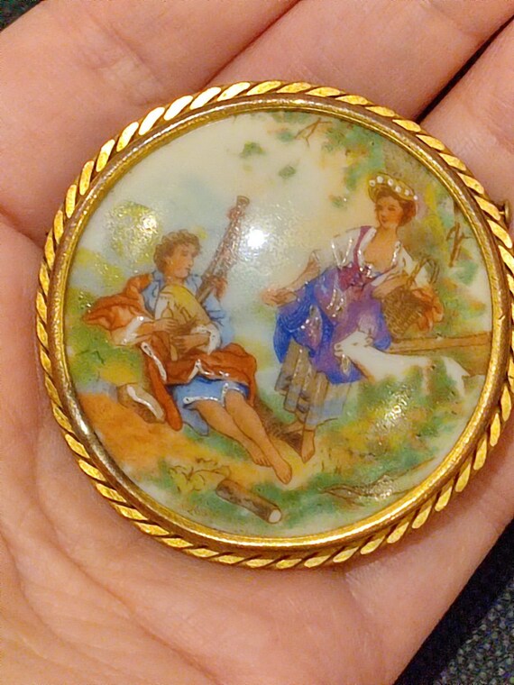 Belle broche camée en porcelaine de Limoges marque Roméo des années 1940/50 - Montres & Bijoux