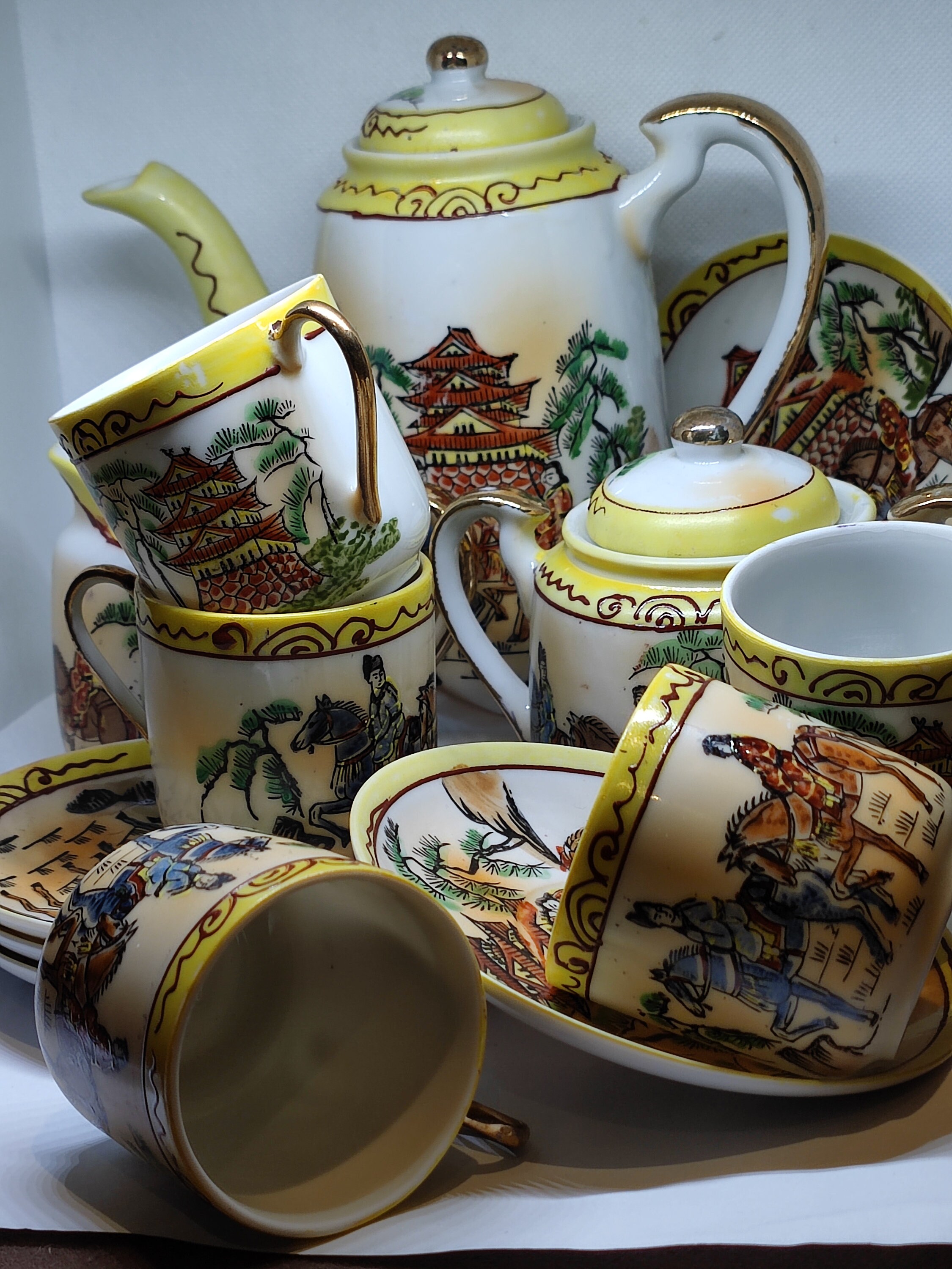 Service à thé ou café en porcelaine du Japon décor dragon | Selency