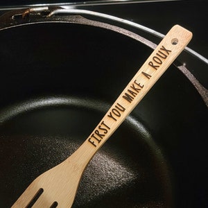 Zuerst machen Sie eine Roux Bambus Küchenwerkzeuge. Laser graviert.