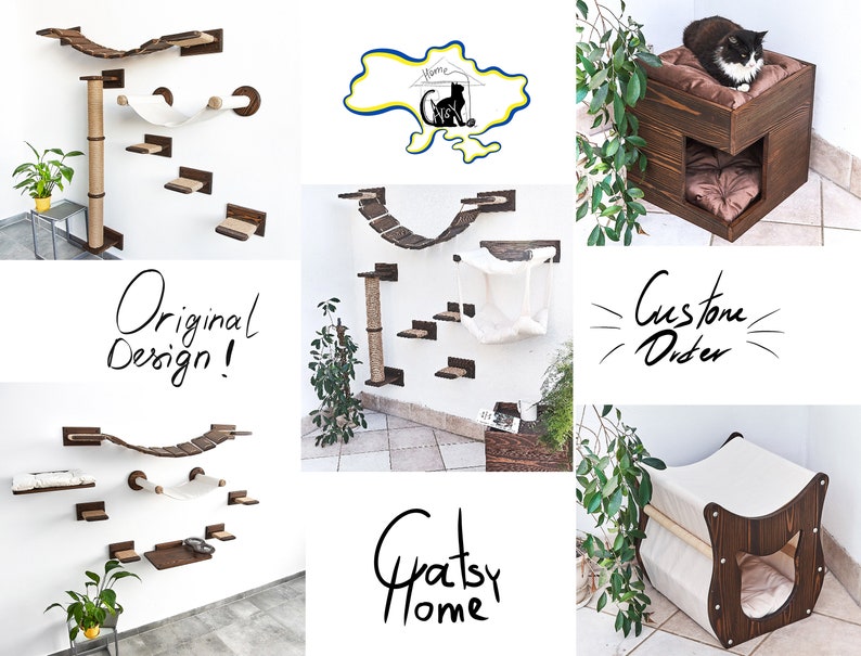 Pu&ograve; includere: Una collezione di mobili per gatti, tra cui un albero per gatti a parete con un'amaca, un tiragraffi e mensole, un letto per gatti personalizzato con una cornice in legno marrone e un cuscino bianco, e una cuccia per gatti con una cornice in legno marrone e un cuscino bianco. Il testo "Original Design!" e "Custom Order" &egrave; visibile nell'immagine.