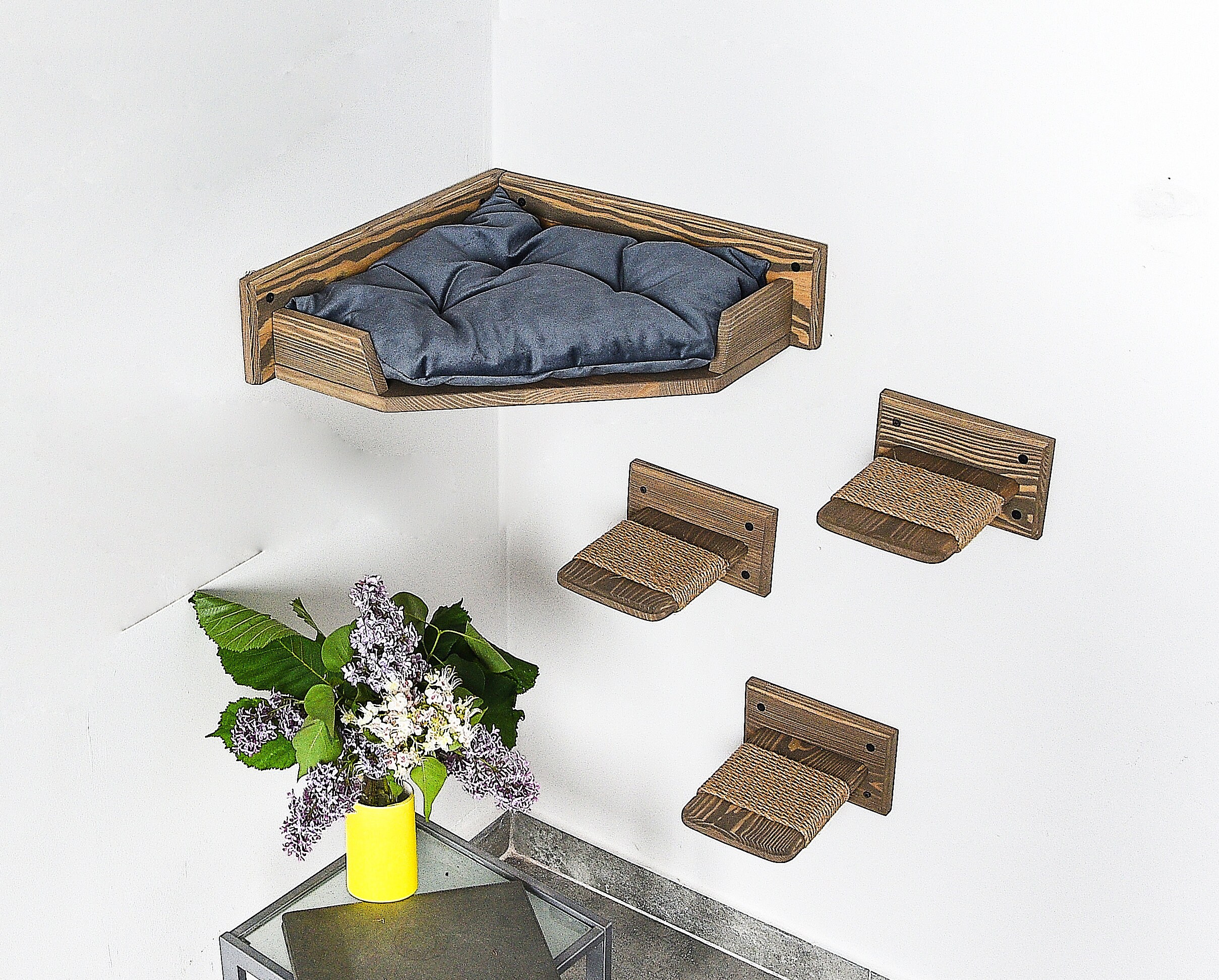 LIORCE Wall Mounted Corner Cat Bed - Comfortable Benin