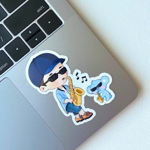Namjoon en Koya saxofoon Jin welkomststicker vinyl waterdicht | RM Namjoon Namjooning | Hobihearteu-winkel
