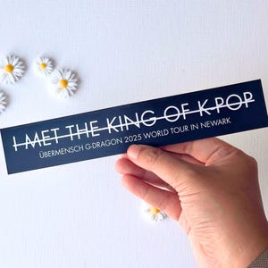 G-DRAGON Ubermensch Tour Ich traf den König von K-Pop Positionsspezifischer Vinyl-Aufkleber | Urknall |  Hobihearteu Shop