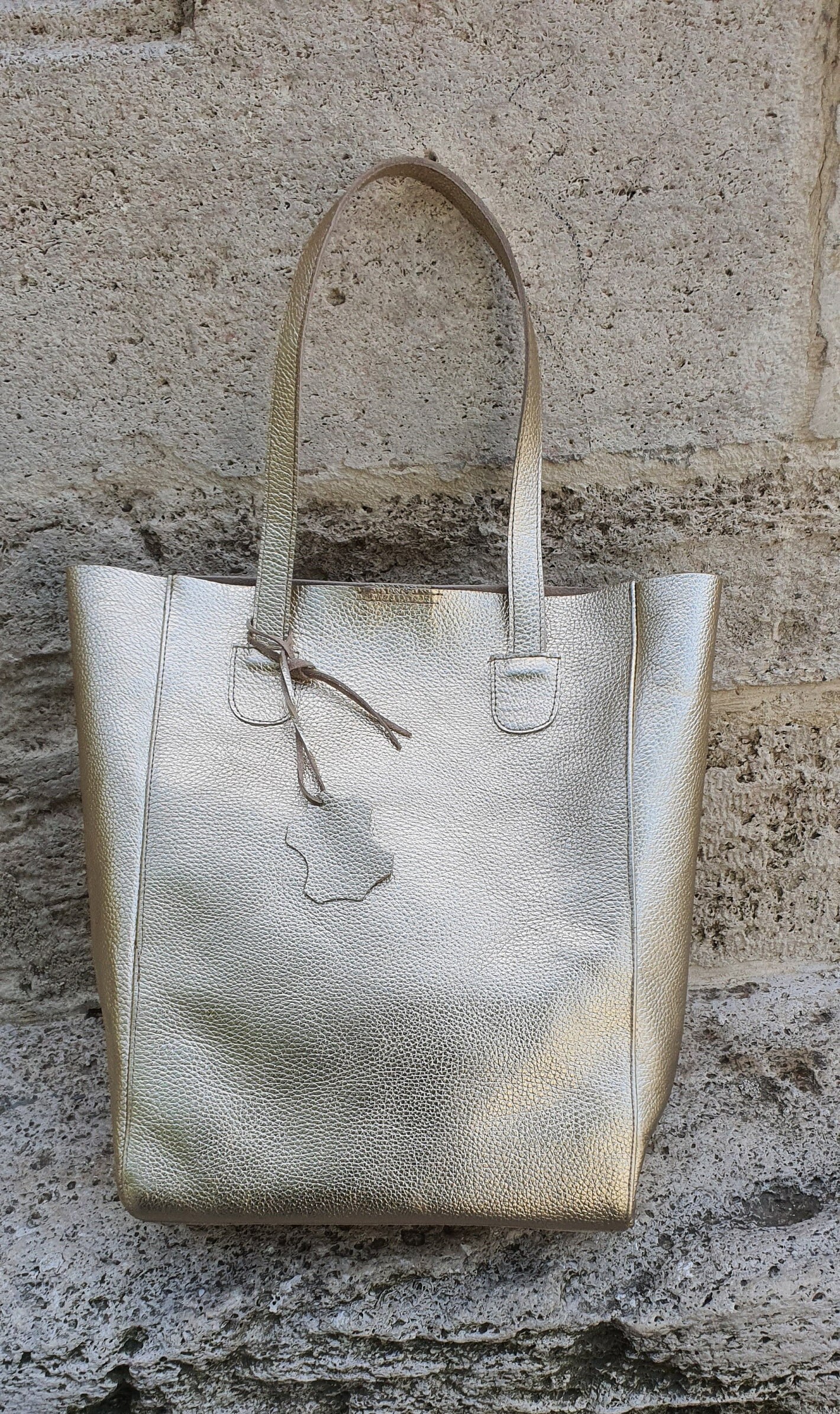 Damask Gold Print Pattern Leather Tote Bag main image 1