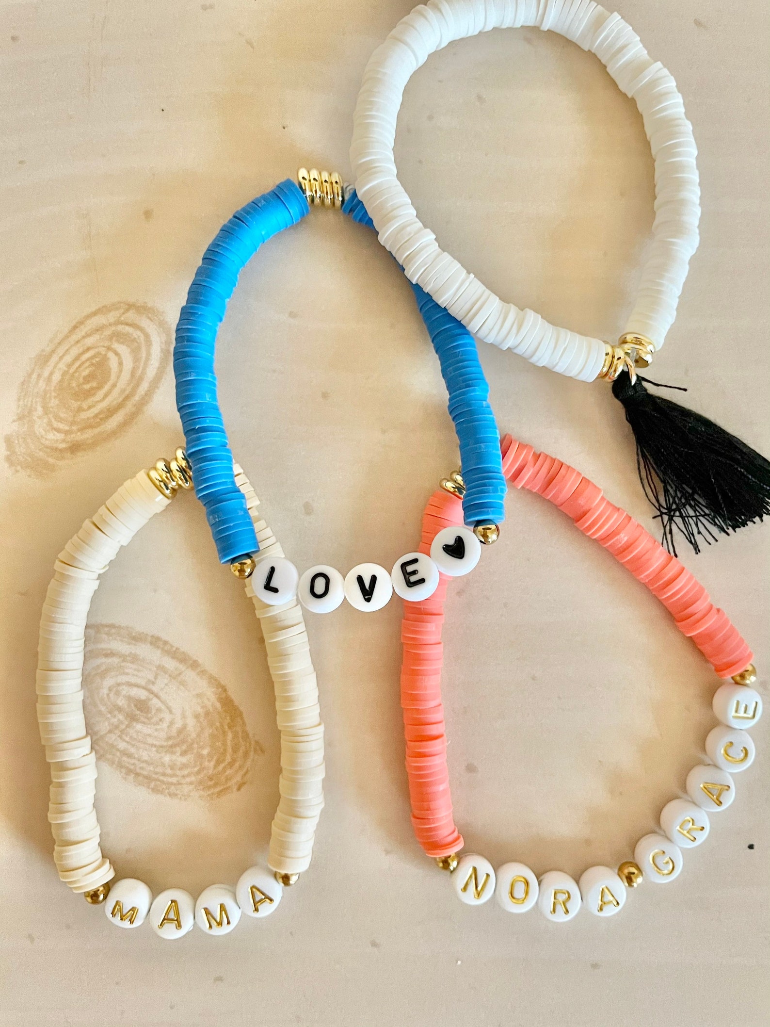 bracelet perle avec lettre