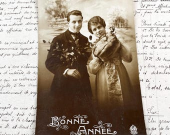 1920s - Vintage French 'Bonne Année' Postcard - Sepia Photo of Elegant Young Couple - New Year's Greeting - Belle Epoque Era
