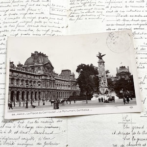 1910s - Paris postcard - Louvre & Gambetta Monument - Place du Carrousel