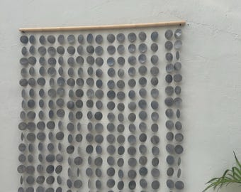 Wandbehang aus grauen Capiz-Muscheln | Boho-Strandhaus-Dekoration