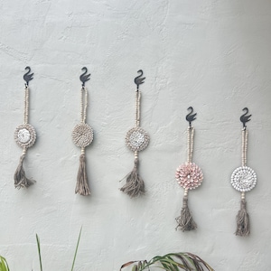 Coastal Seashell Wall Hanging – Handmade Shell & Wooden Bead Tassel Decor, Boho Beach House Wall Art, Nautical Gift