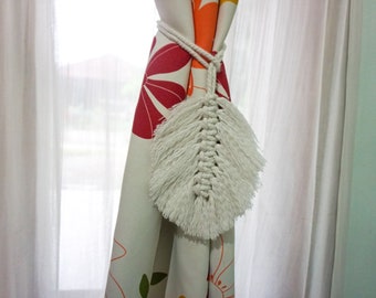 Embrasses à rideaux en plumes de macramé simples | porte-rideau boho | décor de rideau en macramé blanc