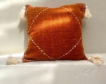 Funda de almohada terracota, cojín bohemio con borlas, decoración rústica de estilo granja hecha a mano en algodón.