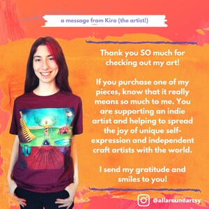 Puede incluir: Una mujer lleva una camiseta granate con un estampado gr&aacute;fico colorido. El gr&aacute;fico muestra a una persona de pie en un campo con un &aacute;rbol, una tienda de campa&ntilde;a y una escalera. El texto de la camiseta dice "&iexcl;Muchas gracias por ver mi arte! Si compras una de mis piezas, debes saber que significa mucho para m&iacute;. Est&aacute;s apoyando a un artista independiente y ayudando a difundir la alegr&iacute;a de la autoexpresi&oacute;n &uacute;nica y los artistas artesanales independientes en el mundo. Te env&iacute;o mi agradecimiento y mis sonrisas! @allaroundartsy"