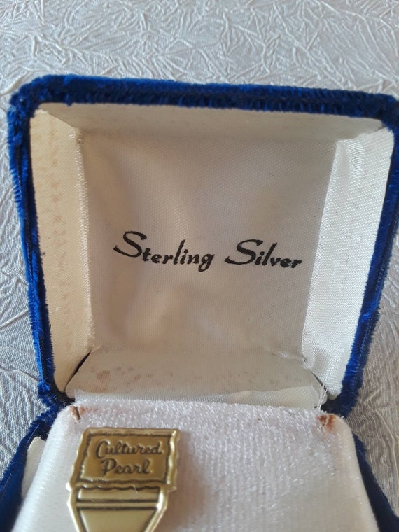 Vintage Presentation jewelry box, Blue velvet nec… - image 3