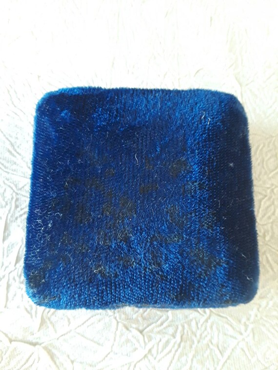 Vintage Presentation jewelry box, Blue velvet nec… - image 4