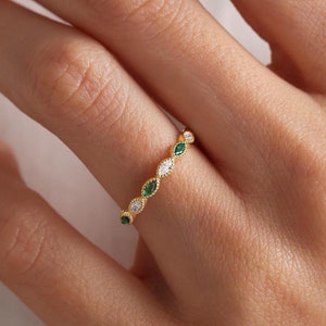 14k Emerald Marquise Band Ring, Solid Gold Vintage Style Emerald Band Ring, Emerald Diamond Wedding Band Women, Dainty Emerald Stacking Ring