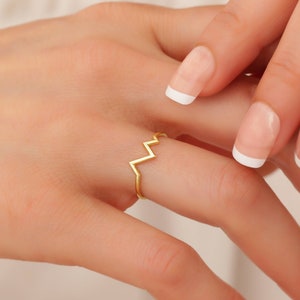 14k Gold Zig Zag Ring, Dainty Heart Rhythm Ring, Solid Gold Heartbeat Ring For Women, Minimalist Lifeline Pulse Ring, Ups and Downs Ring
